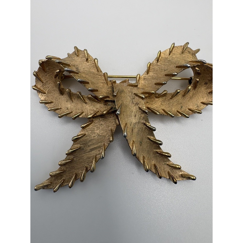 Crown Trifari Large Brushed Gold Tone Bow Brooch Signed Vintage Costume Jewelry